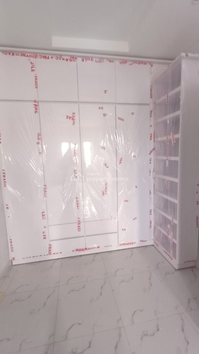 Brand New Massive Serviced 3 Bedroom Penthouse for Distress, Ikota Villa Gra Beside Mega Chiken, Ikota, Lekki, Lagos, Block of Flats for Sale