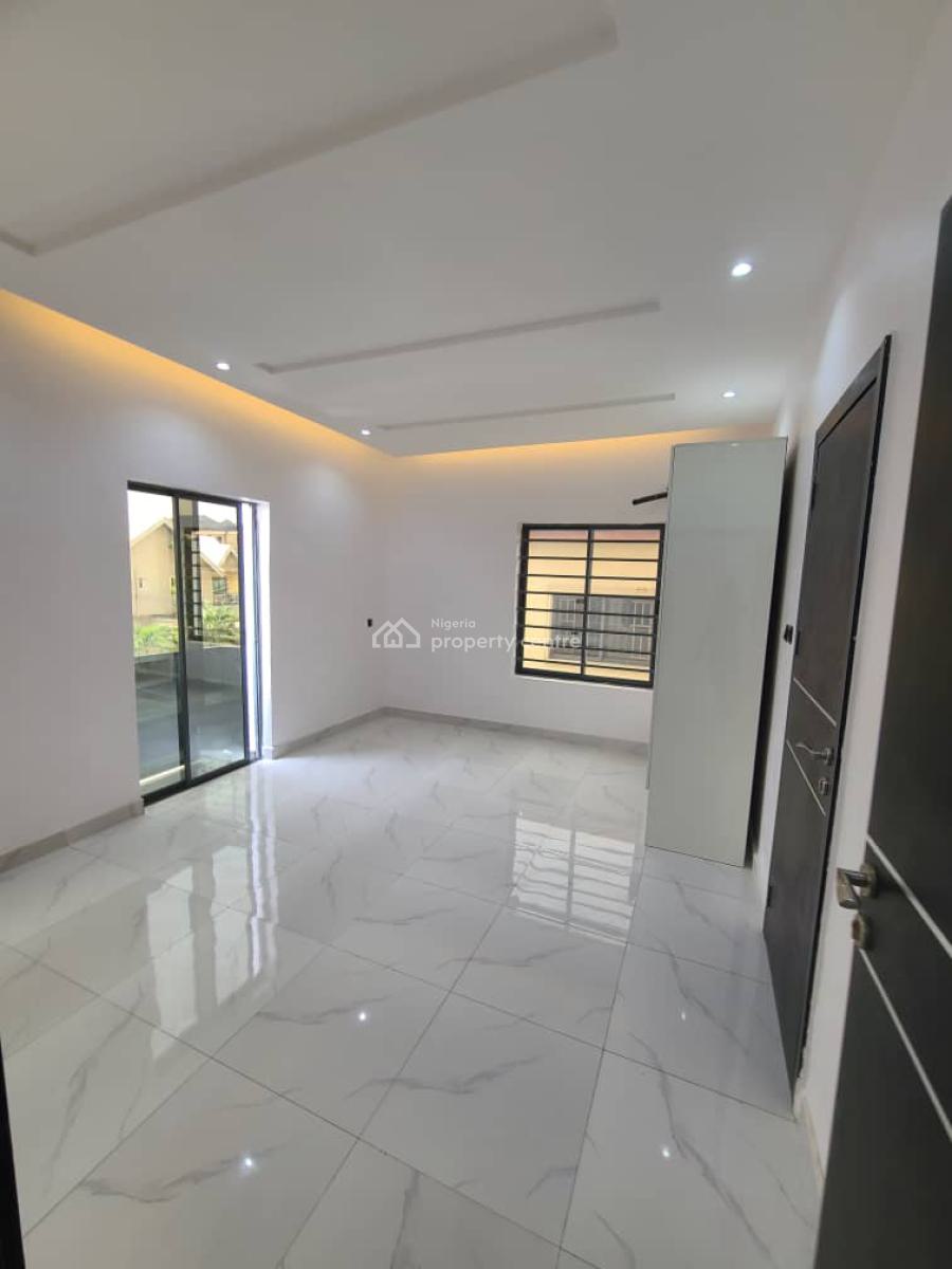 Spacious 3 Bedroom Apartment  with Bq, Lekki Phase 1, Lekki, Lagos, Flat / Apartment for Sale