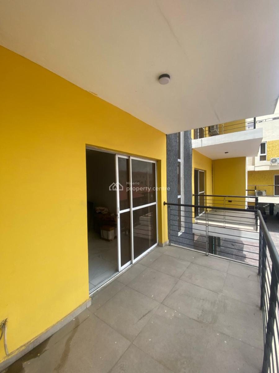 Very Spacious 3 Bedroom Apartment with Bq, Lekki Phase 1, Lekki, Lagos, Flat / Apartment for Sale