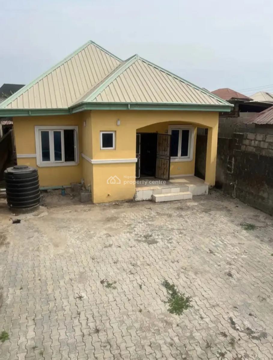 Well Structured 3 Bedroom Bungalow with 2 Shops Upstairs, Awoyaya, Ibeju Lekki, Lagos, Detached Bungalow for Sale