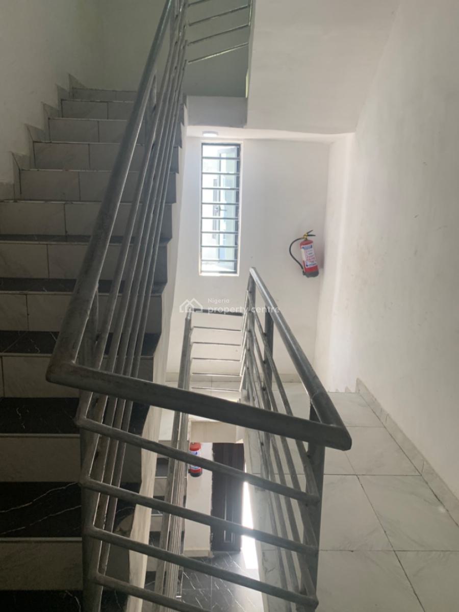 Beautiful Clean 3 Bedroom Flat Upstairs, Gra, Ikota, Lekki, Lagos, Flat / Apartment for Rent