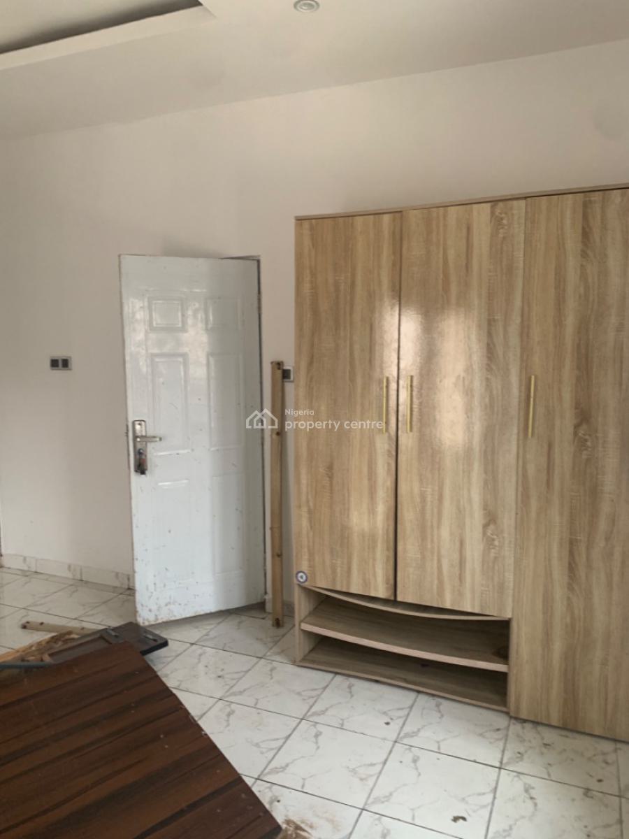 Beautiful Clean 3 Bedroom Flat Upstairs, Gra, Ikota, Lekki, Lagos, Flat / Apartment for Rent
