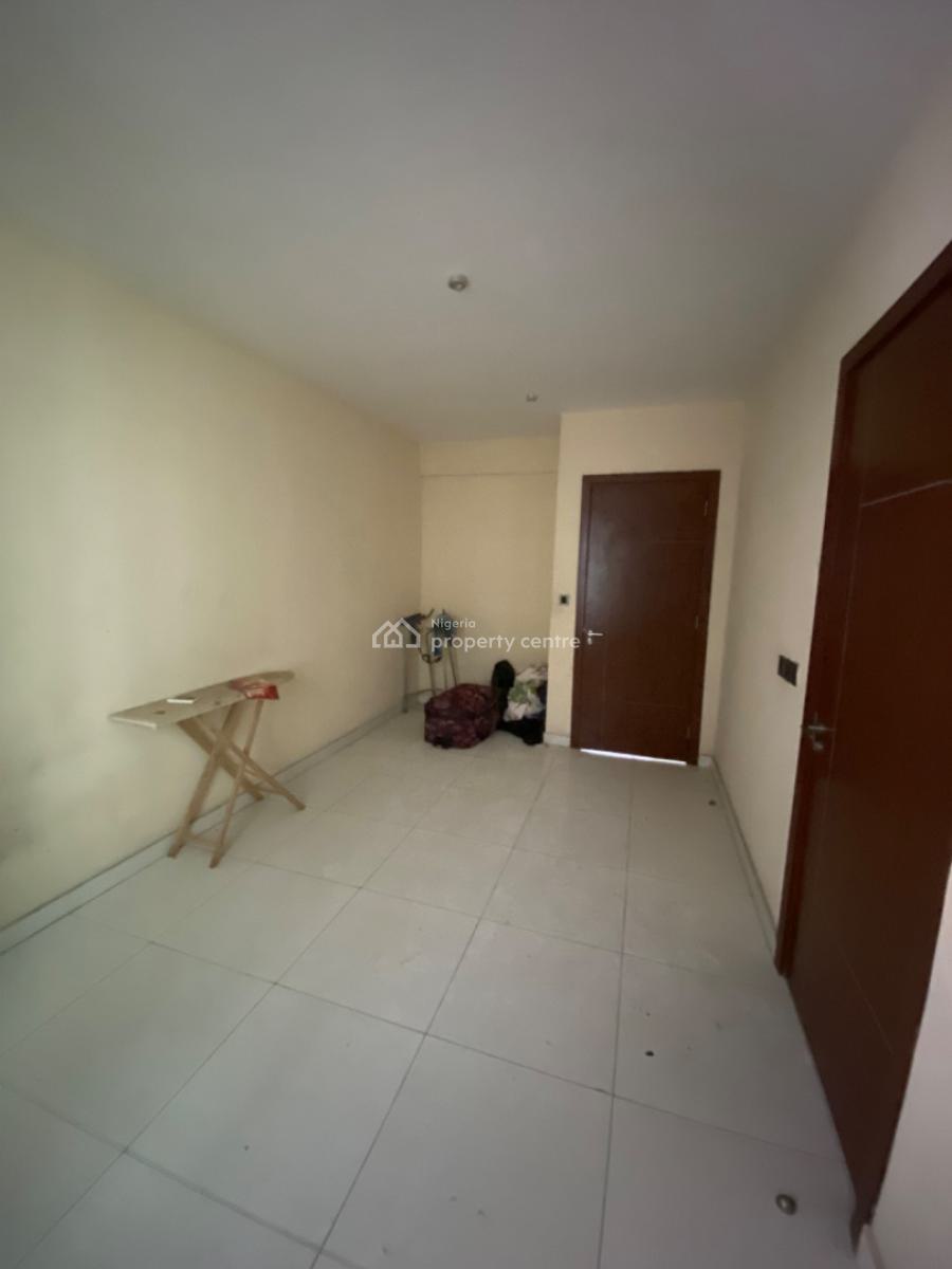 Unfurnished 3 Bedroom Apartment on The Second Floor in a Secured Estate, Richmond Estate, Lekki Phase 1, Lekki, Lagos, Flat / Apartment for Rent