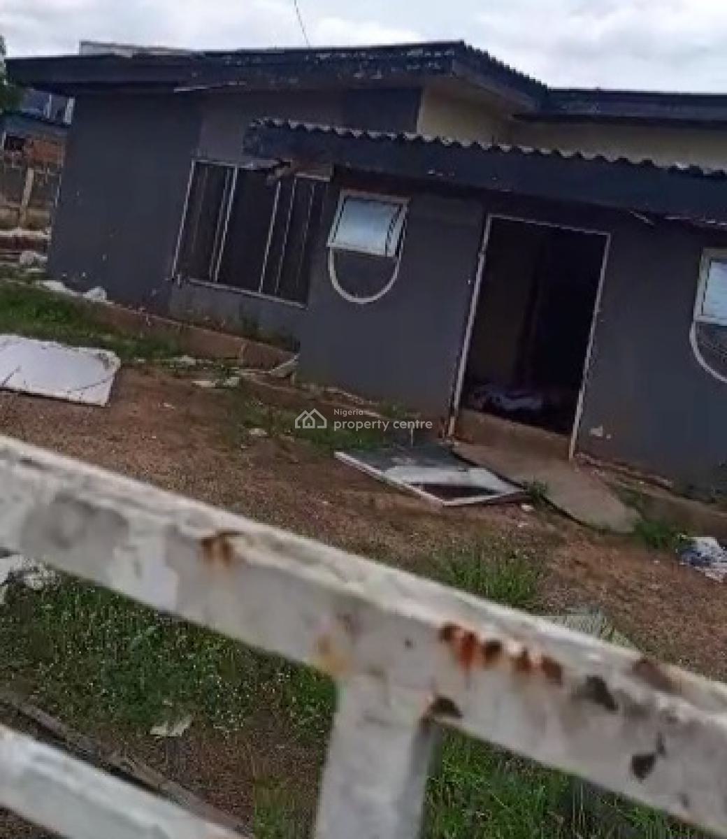 Old Bungalow on 108ft By 120ft Land, Akhionbare Road, Off Ihama Road, Gra, Benin, Oredo, Edo, House for Sale