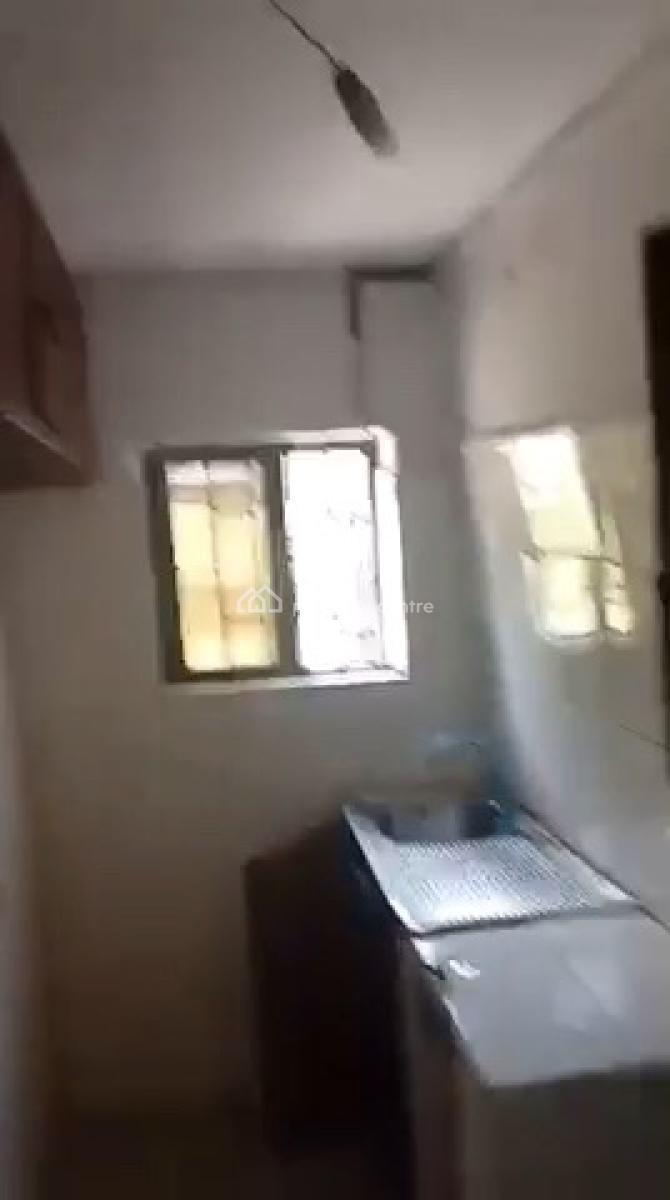 a Renovated and Sizeable  2 Bedroom Apartment, Barracks, Ori-oke, Ogudu, Lagos, Flat / Apartment for Rent