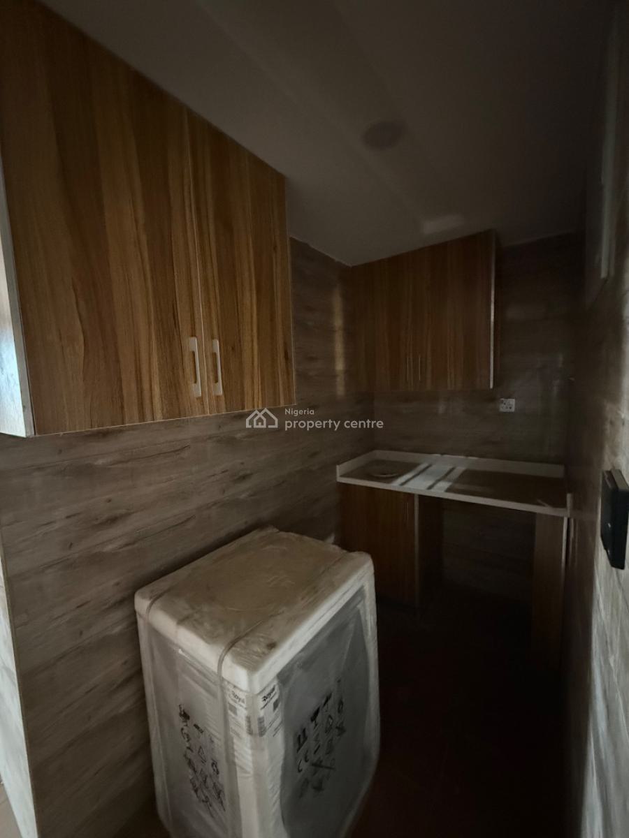 Remodel 3 Bedroom Apartment with Bq, Off Admiralty Way, Lekki Phase 1, Lekki, Lagos, Flat / Apartment for Sale