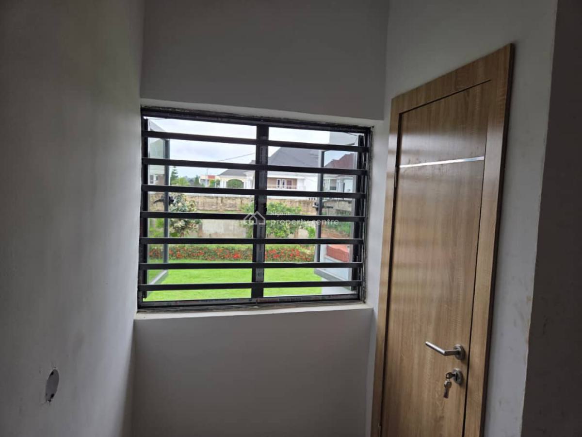 Pay and Park in 3 Bedroom Semi Detached Duplex with Bq, Medorf Residence, Alagbaka Gra,, Akure, Ondo, Terraced Duplex for Sale