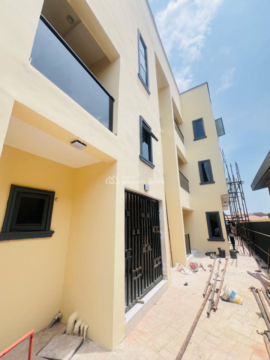 Distress ...discounted Spacious 3 Bedroom Apartment ,gated Secured Estate, Gbagada Central, Gbagada, Lagos, Flat / Apartment for Sale