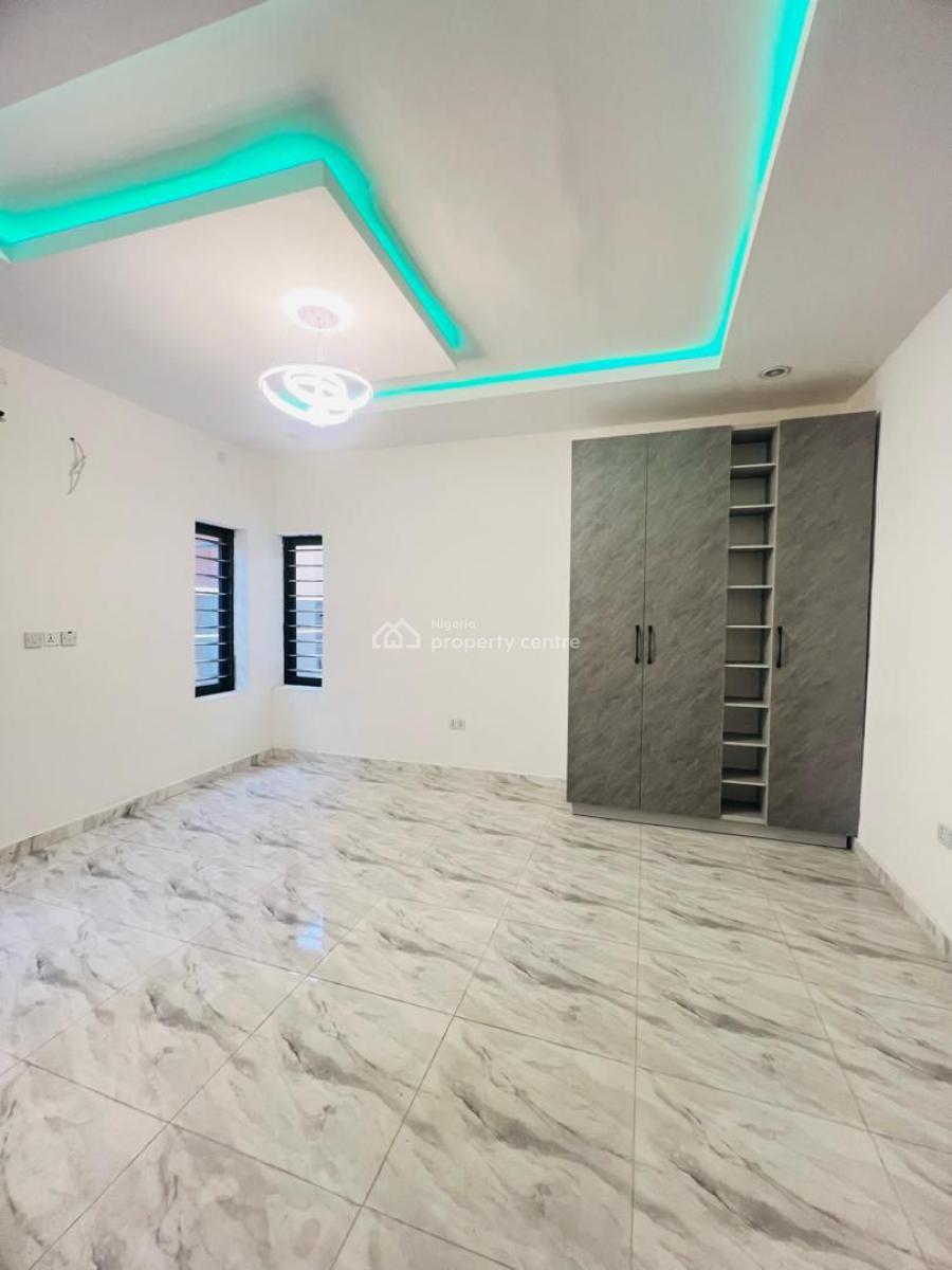 Distress ...discounted Spacious 3 Bedroom Apartment ,gated Secured Estate, Gbagada Central, Gbagada, Lagos, Flat / Apartment for Sale