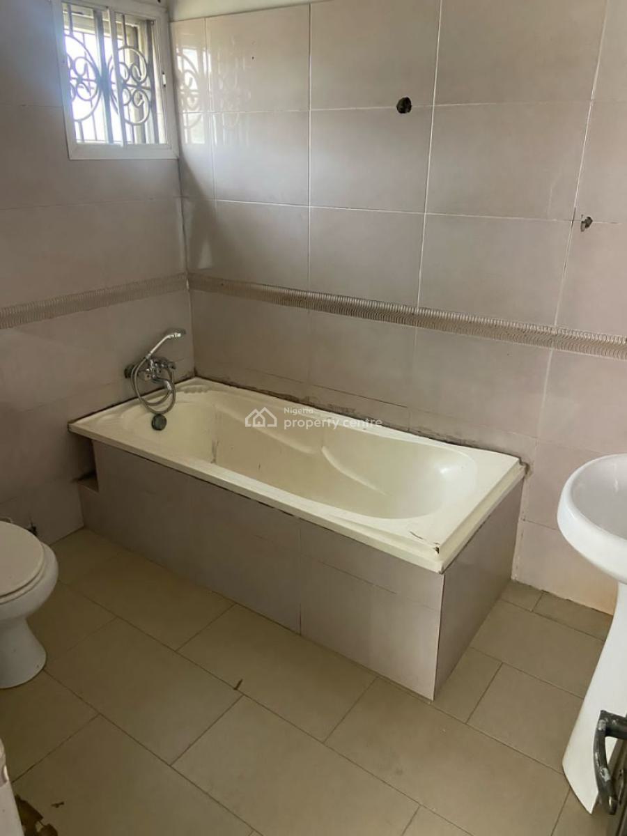 Refurbished 4 Bedroom Luxury Apartment, Off Mobil Estate Road, Ilaje, Ajah, Lagos, Flat / Apartment for Rent