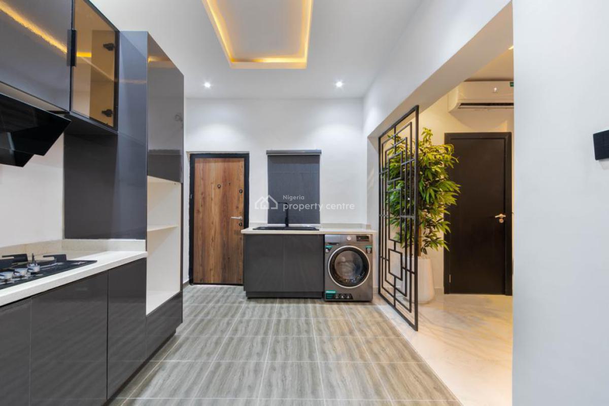 Luxury 2 Bedroom Apartment with Ps5, Pool and Gym, Lekki Phase 1, Lekki, Lagos, Flat / Apartment Short Let