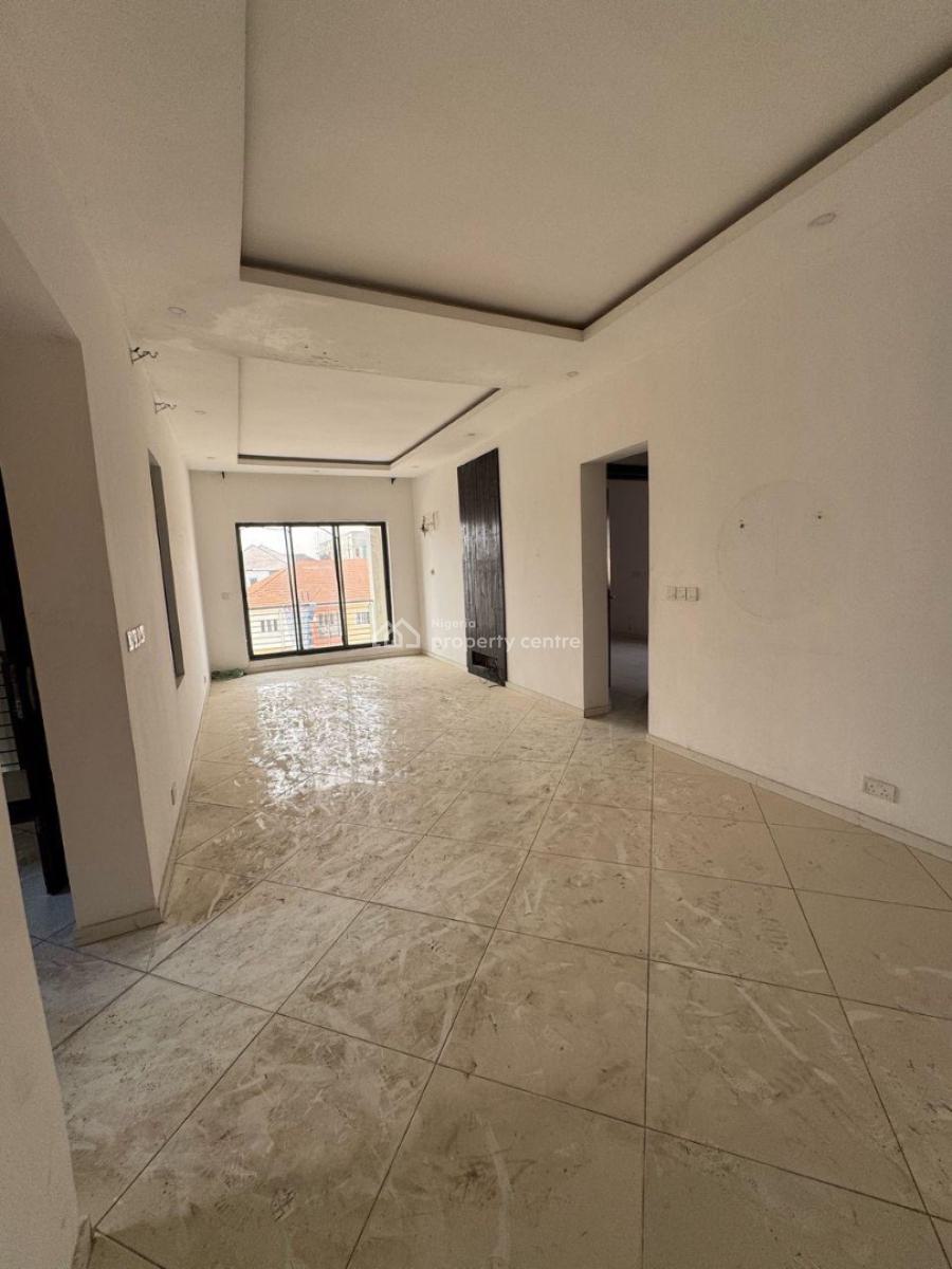 Well Maintained 2 Bedroom Apartments, Right Hand Side, Lekki Phase 1, Lekki, Lagos, Flat / Apartment for Sale