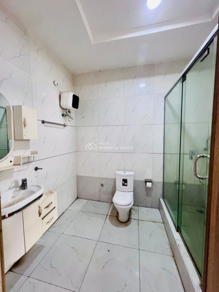 Distress 4 Bedroom Serviced Duplex with Estate Swimming Pool and Gym, Lekki, Lagos, Terraced Duplex for Sale