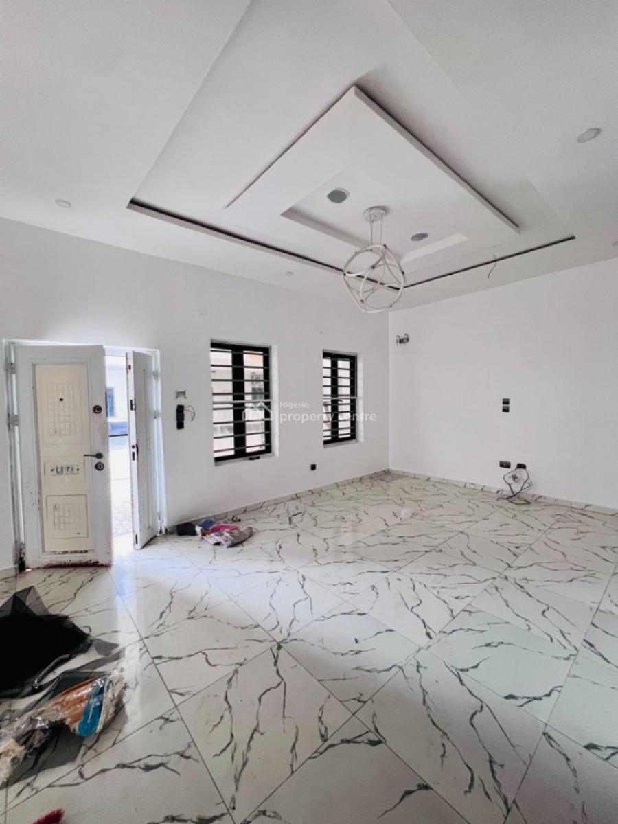 Distress 4 Bedroom Serviced Duplex with Estate Swimming Pool and Gym, Lekki, Lagos, Terraced Duplex for Sale