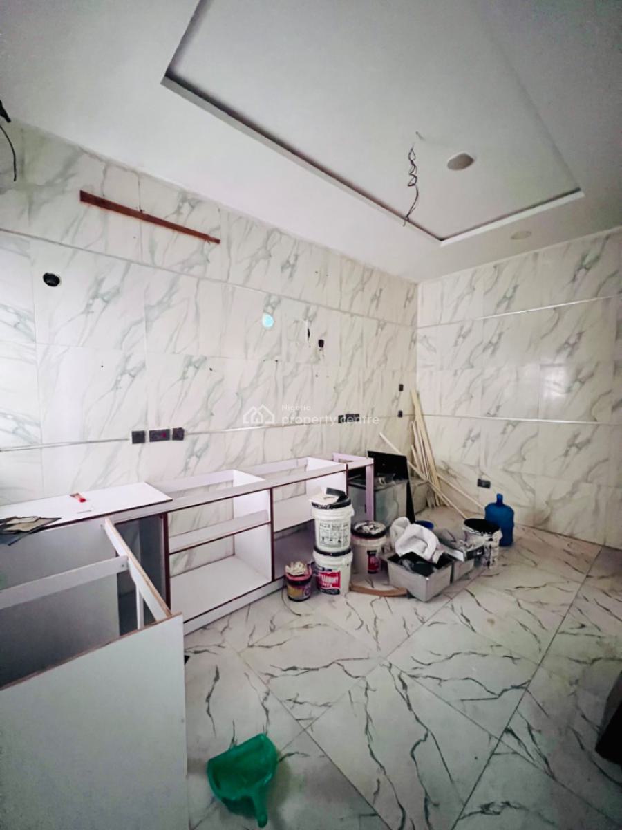 Distress 4 Bedroom Serviced Duplex with Estate Swimming Pool and Gym, Lekki, Lagos, Terraced Duplex for Sale