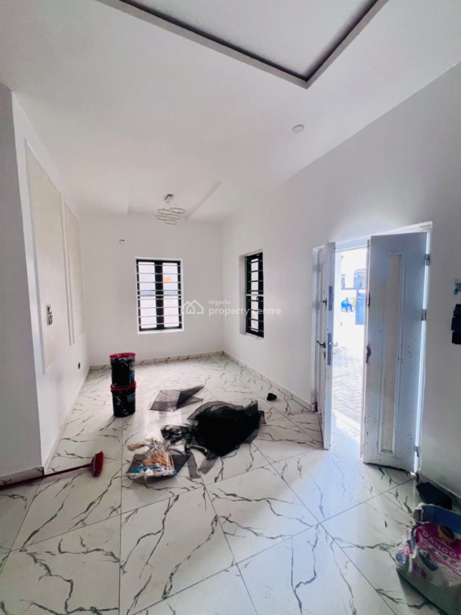 Distress 4 Bedroom Serviced Duplex with Estate Swimming Pool and Gym, Lekki, Lagos, Terraced Duplex for Sale