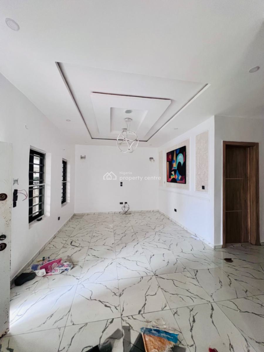 Distress 4 Bedroom Serviced Duplex with Estate Swimming Pool and Gym, Lekki, Lagos, Terraced Duplex for Sale