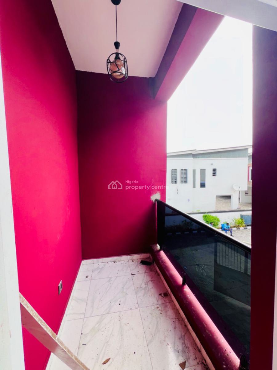 Distress 4 Bedroom Serviced Duplex with Estate Swimming Pool and Gym, Lekki, Lagos, Terraced Duplex for Sale