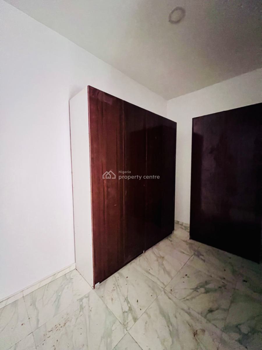 Distress 4 Bedroom Serviced Duplex with Estate Swimming Pool and Gym, Lekki, Lagos, Terraced Duplex for Sale