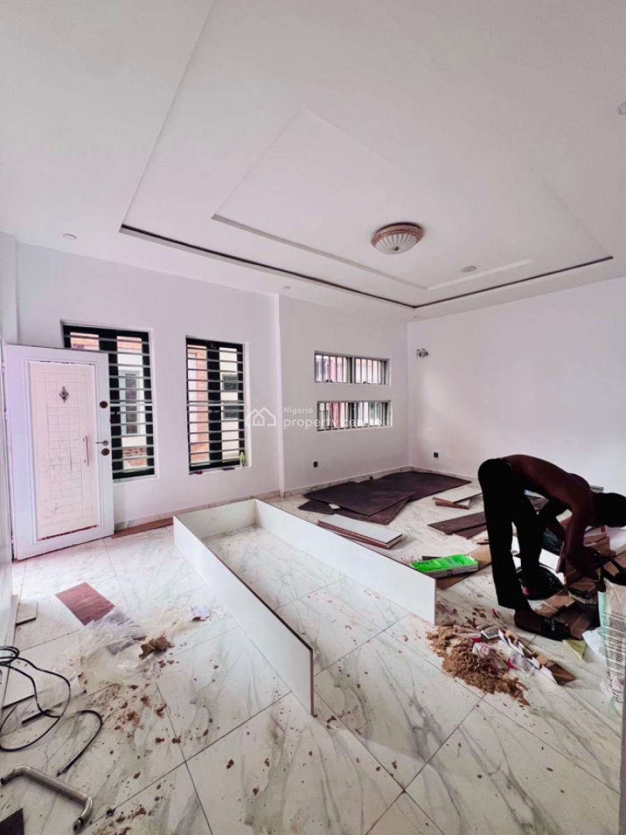 Distress 4 Bedroom Serviced Duplex with Estate Swimming Pool and Gym, Lekki, Lagos, Terraced Duplex for Sale