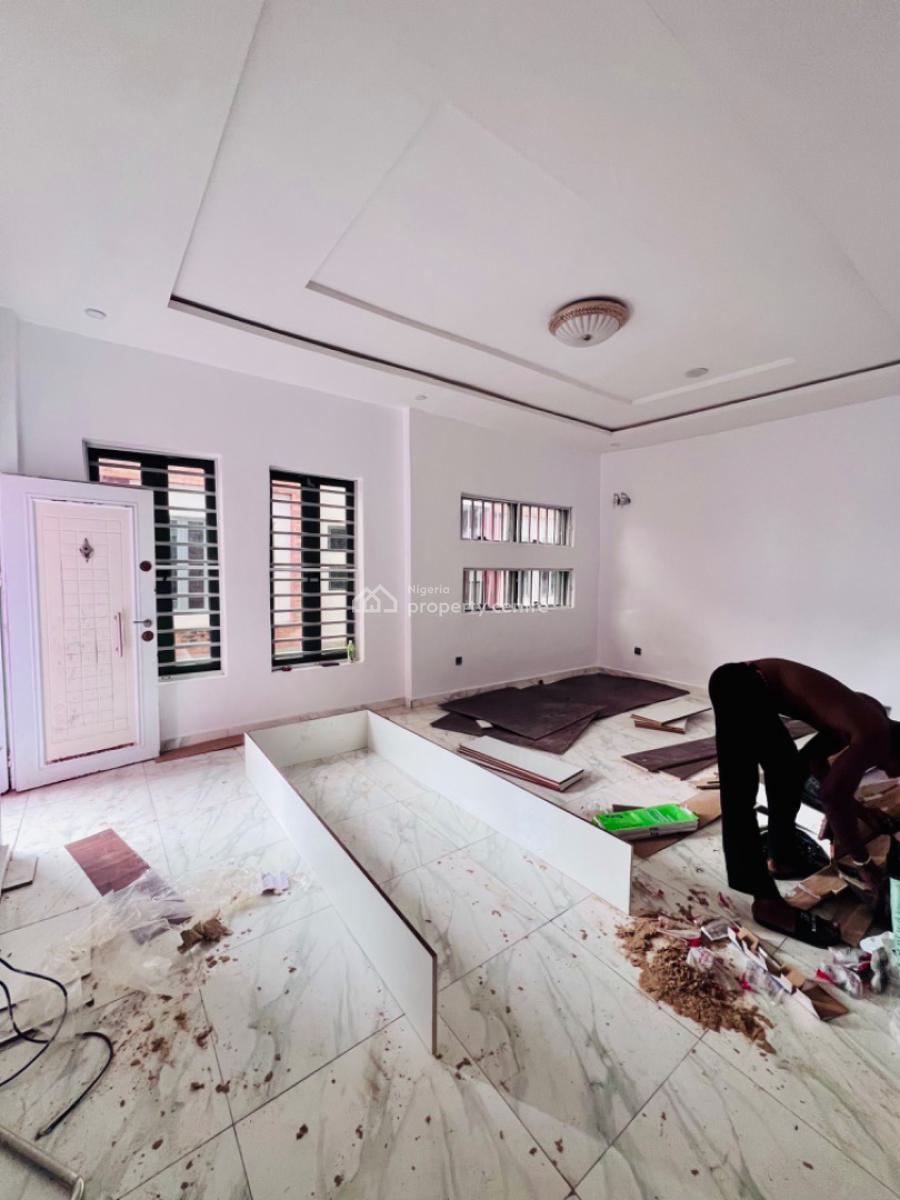 Distress 4 Bedroom Serviced Duplex with Estate Swimming Pool and Gym, Lekki, Lagos, Terraced Duplex for Sale