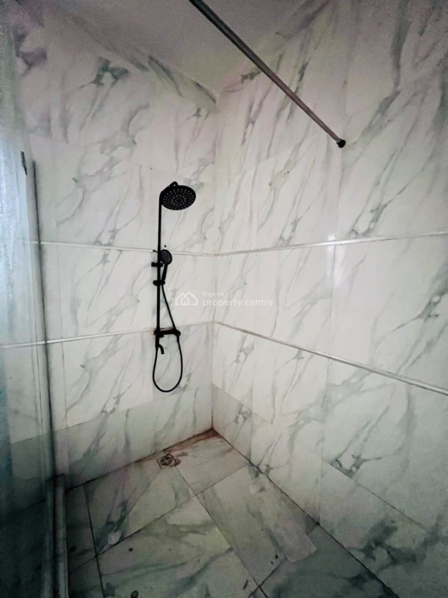 Distress 4 Bedroom Serviced Duplex with Estate Swimming Pool and Gym, Lekki, Lagos, Terraced Duplex for Sale