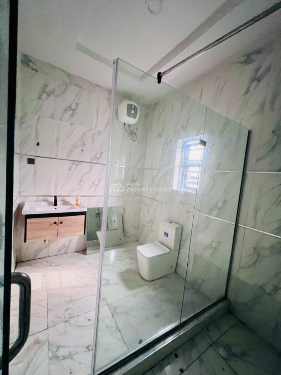 Distress 4 Bedroom Serviced Duplex with Estate Swimming Pool and Gym, Lekki, Lagos, Terraced Duplex for Sale