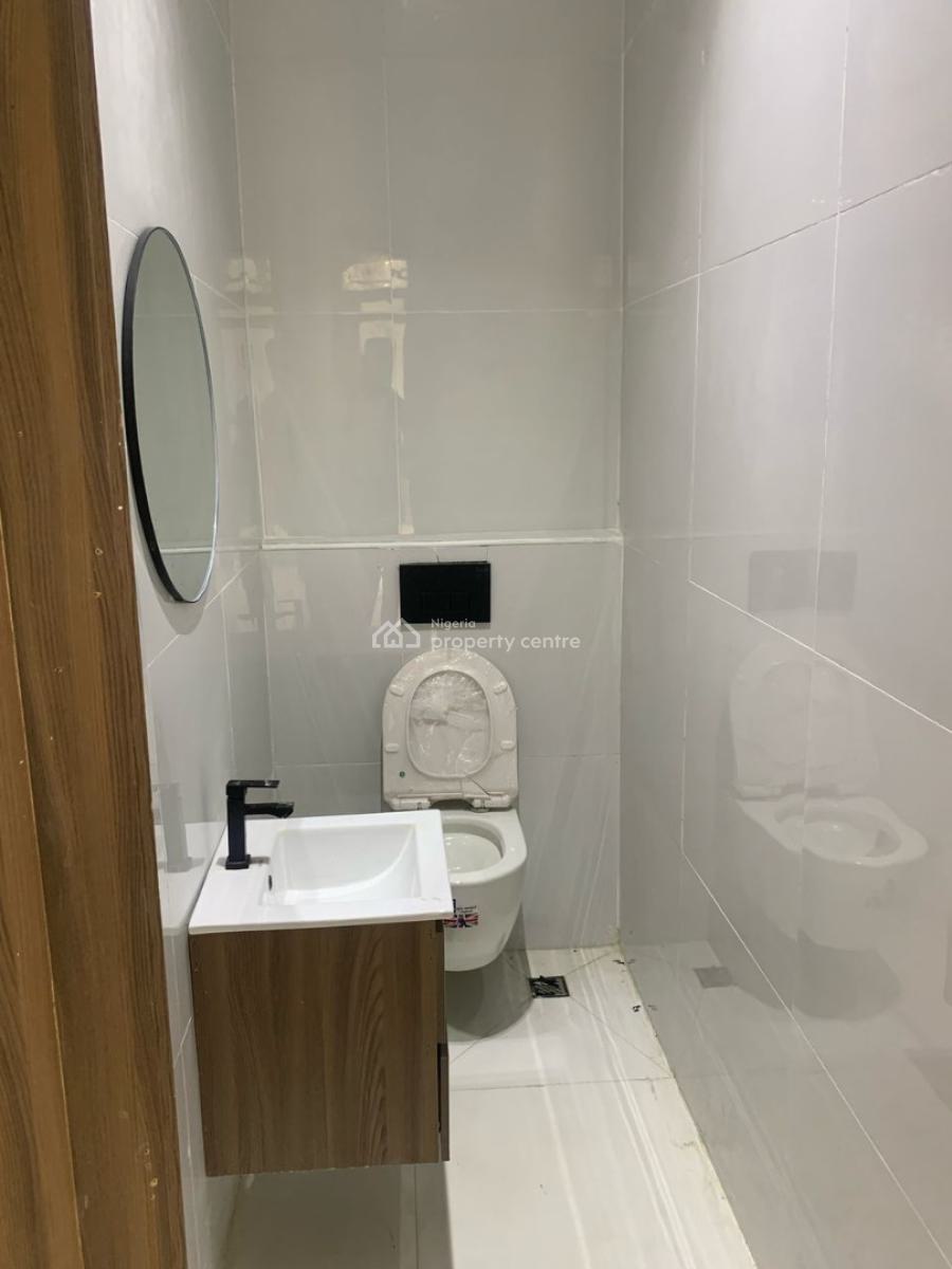 Spacious 4 Bedroom Maisonette, Lekki Phase 1, Lekki, Lagos, Flat / Apartment for Sale