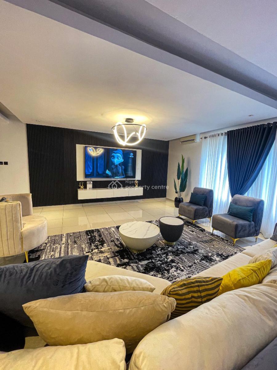 Lush 3 Bedrooms Apartment, Lekki Phase 1, Lekki, Lagos, Flat / Apartment Short Let