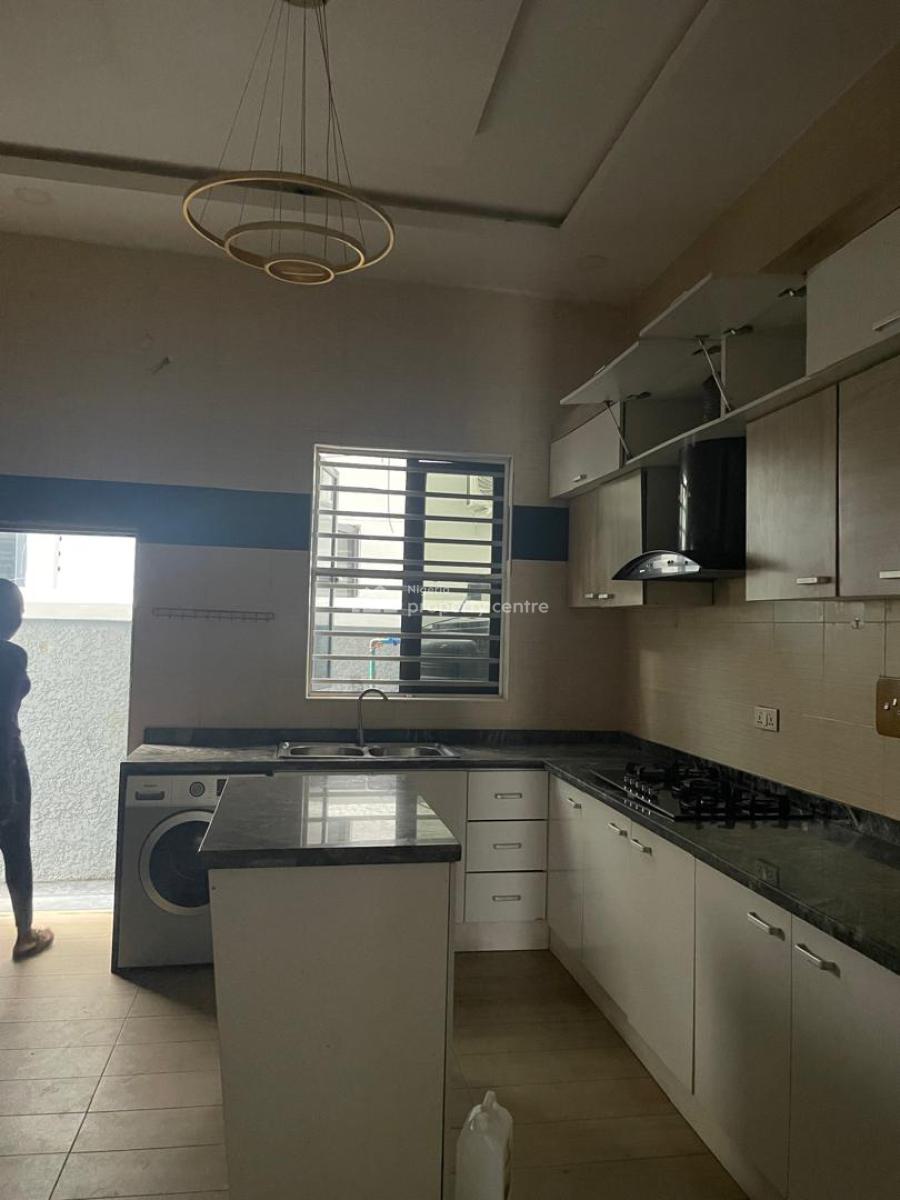 Specious 4 Bedrooms Semi Detached Duplex with a Bq, Along Chevron Drive, Lekki, Lagos, Semi-detached Duplex for Rent
