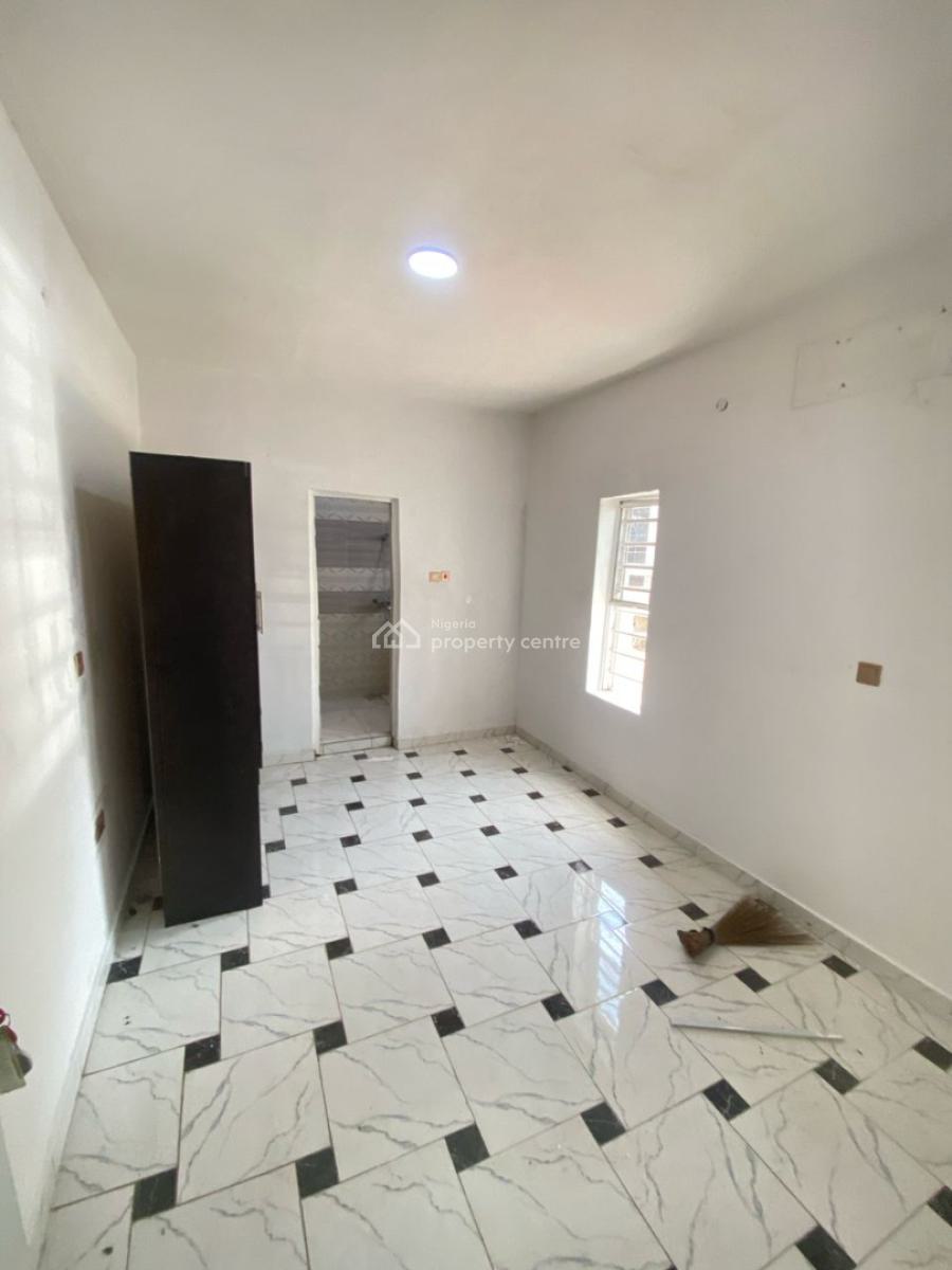 2 Bedroom Upstairs Apartment with a Fully Fitted Equipped  Kitchen, Osapa, Lekki, Lagos, Flat / Apartment for Rent
