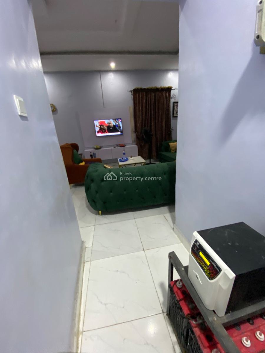 Neatly Used 3 Bedroom Flat Secured Area, Off Animashaun,, Bode Thomas, Surulere, Lagos, Flat / Apartment for Sale