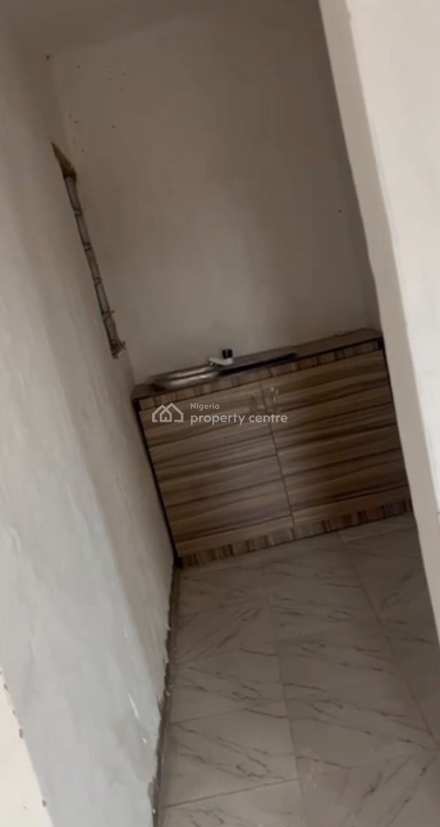 a Standard, Neatly, Decent, 2 Bedroom Flat, Bajulaiye Road, Shomolu, Lagos, Flat / Apartment for Rent