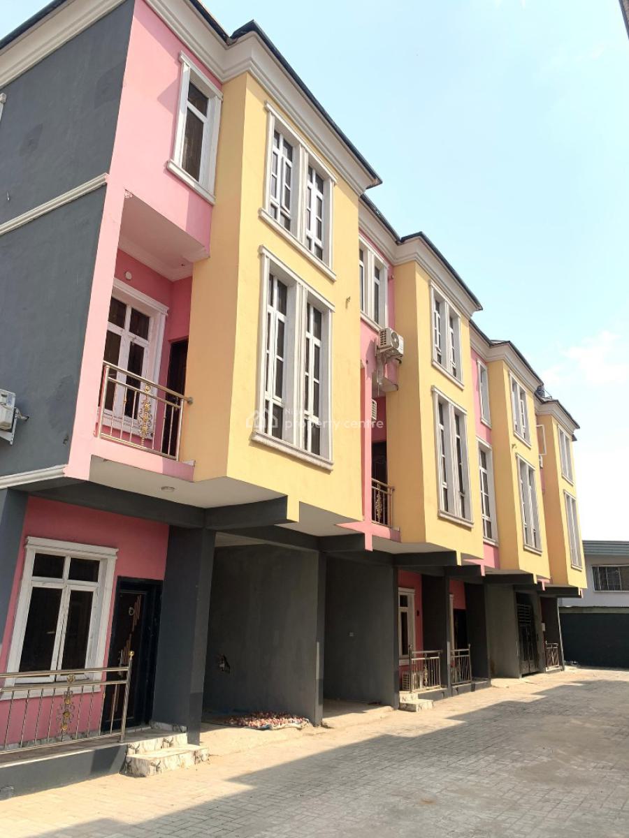 Contemporary  4 Bedroom Terrace Duplex with Bq, Yaba, Lagos, Terraced Duplex for Sale