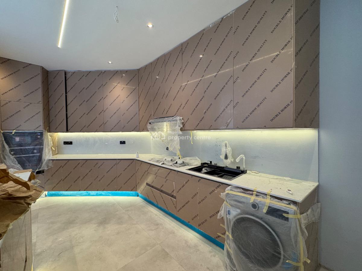 Tastefully Built 3 Bedroom Apartment with Bq, Lekki Phase 1, Lekki, Lagos, Flat / Apartment for Sale
