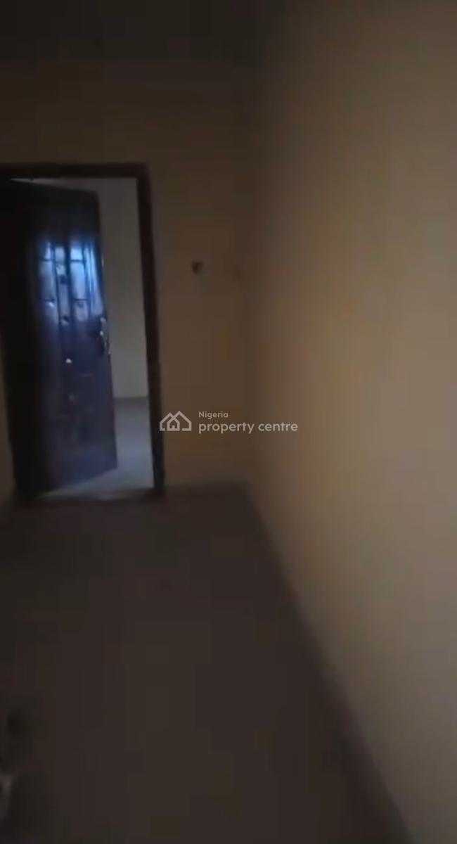 a Standard, Modern 2 Bedroom Flat., Larry Estate, Ibadan, Oyo, Flat / Apartment for Rent