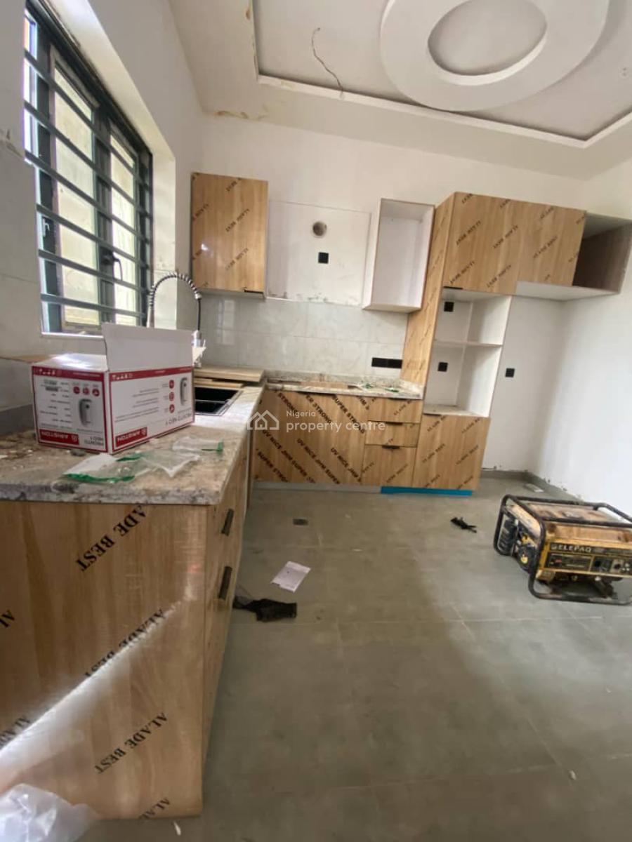 Luxury Two Bedroom Apartment Available, Alagomeji, Alagomeji, Yaba, Lagos, Flat / Apartment for Rent