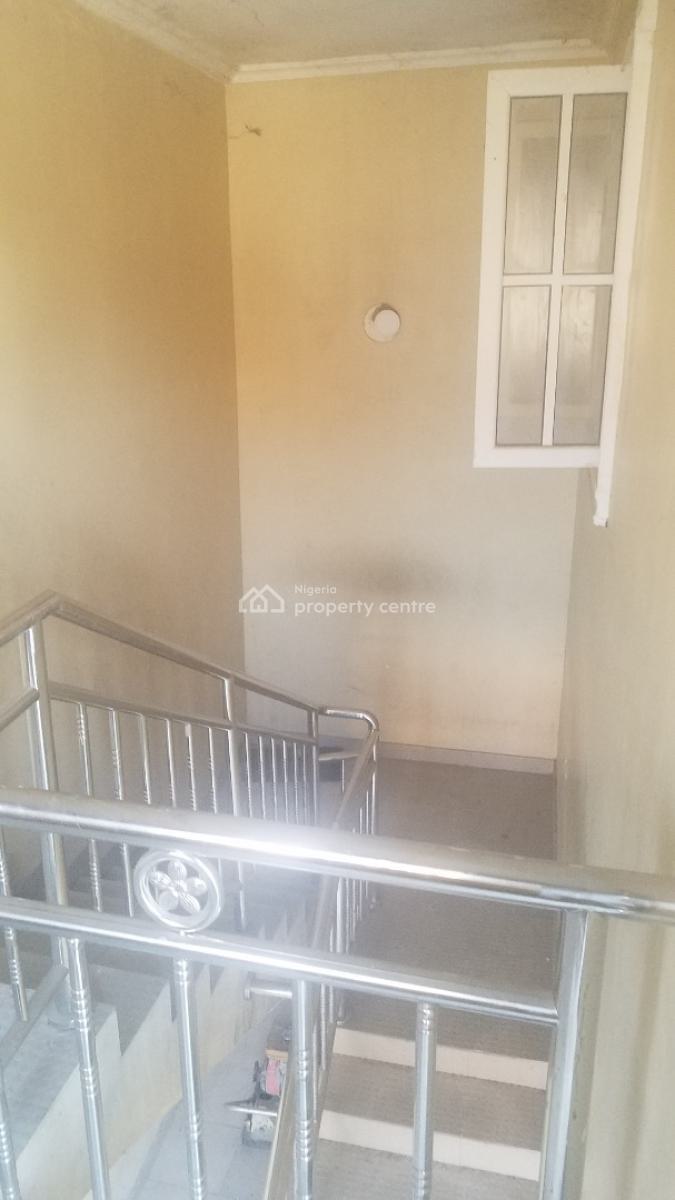 3 Bedroom Upstairs, 2b Adewale Close Adewale Estate Badore Road, Ajah, Lagos, Flat / Apartment for Rent