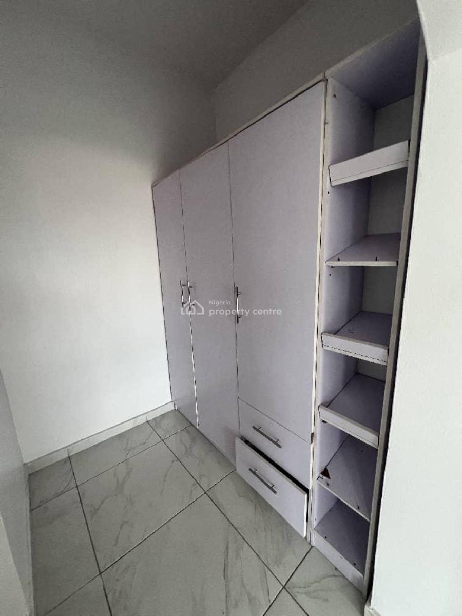 Spacious 3 Bedroom Apartment, Lekki Phase 1, Lekki, Lagos, Flat / Apartment for Rent