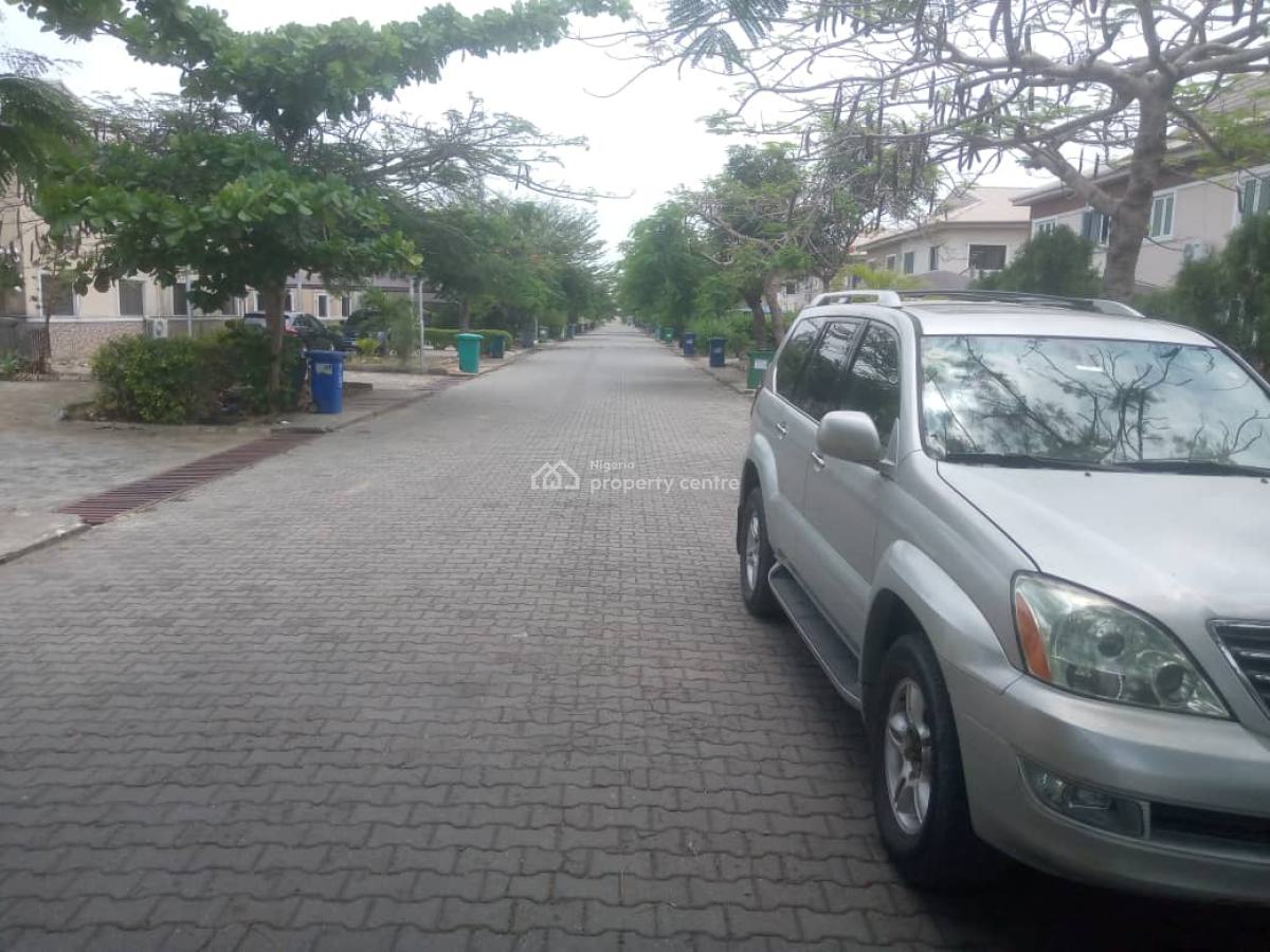 Super Distressed 4 Bedroom Semi-detached Duplex with 2 Room Self Con, Exxonmobil Emerald Estate, Lekki Phase 2, Lekki, Lagos, House for Sale