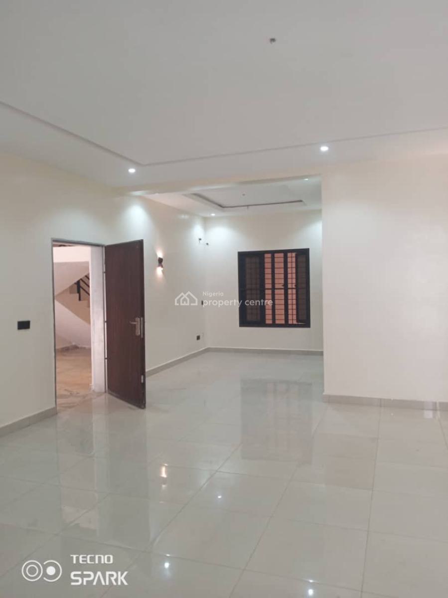 Excellent Spacious 3 Bedroom Apartment, By American International School, Durumi, Abuja, Flat / Apartment for Rent