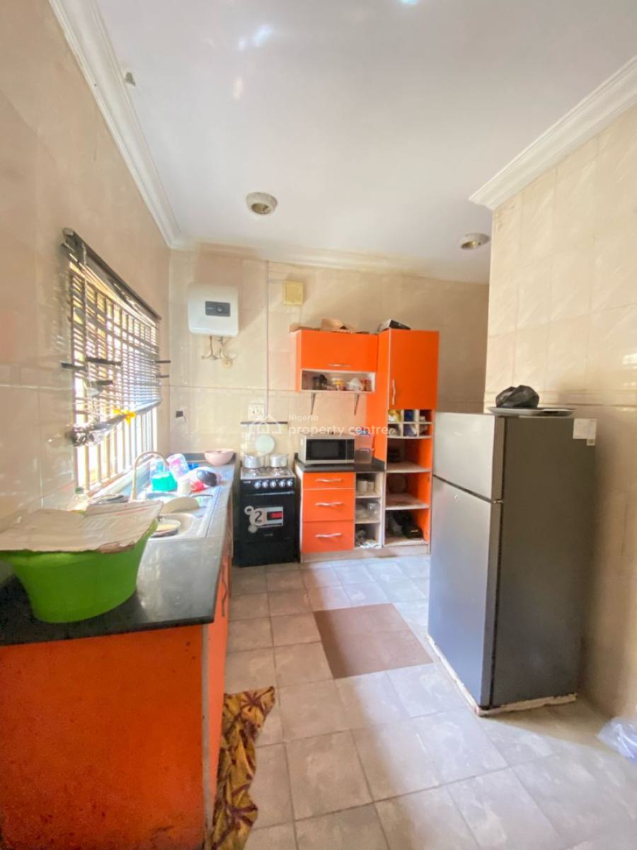 Spacious Shared Master Bedroom Apartment, Agungi, Lekki, Lagos, Flat / Apartment for Rent