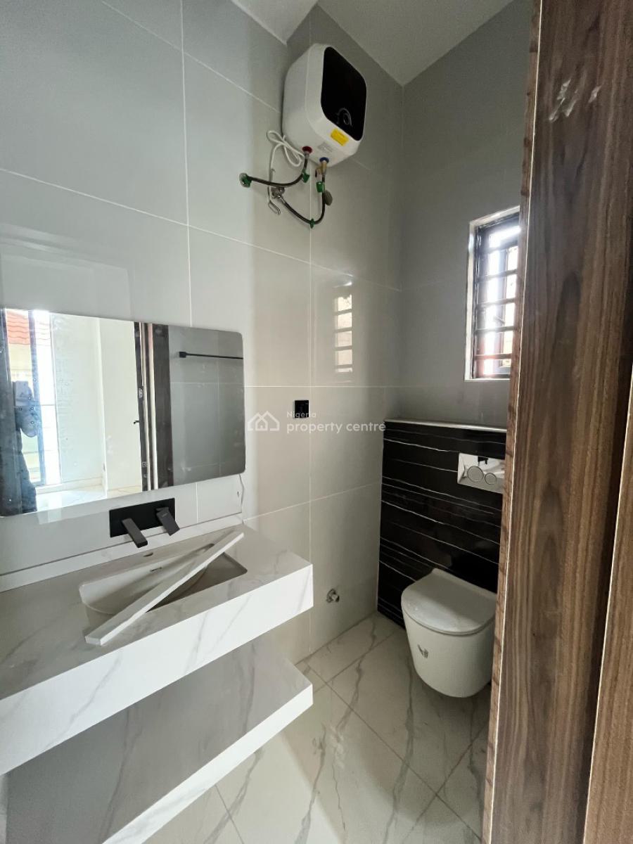 2 Bedroom Apartment, Lekki Phase 1, Lekki, Lagos, Flat / Apartment for Sale