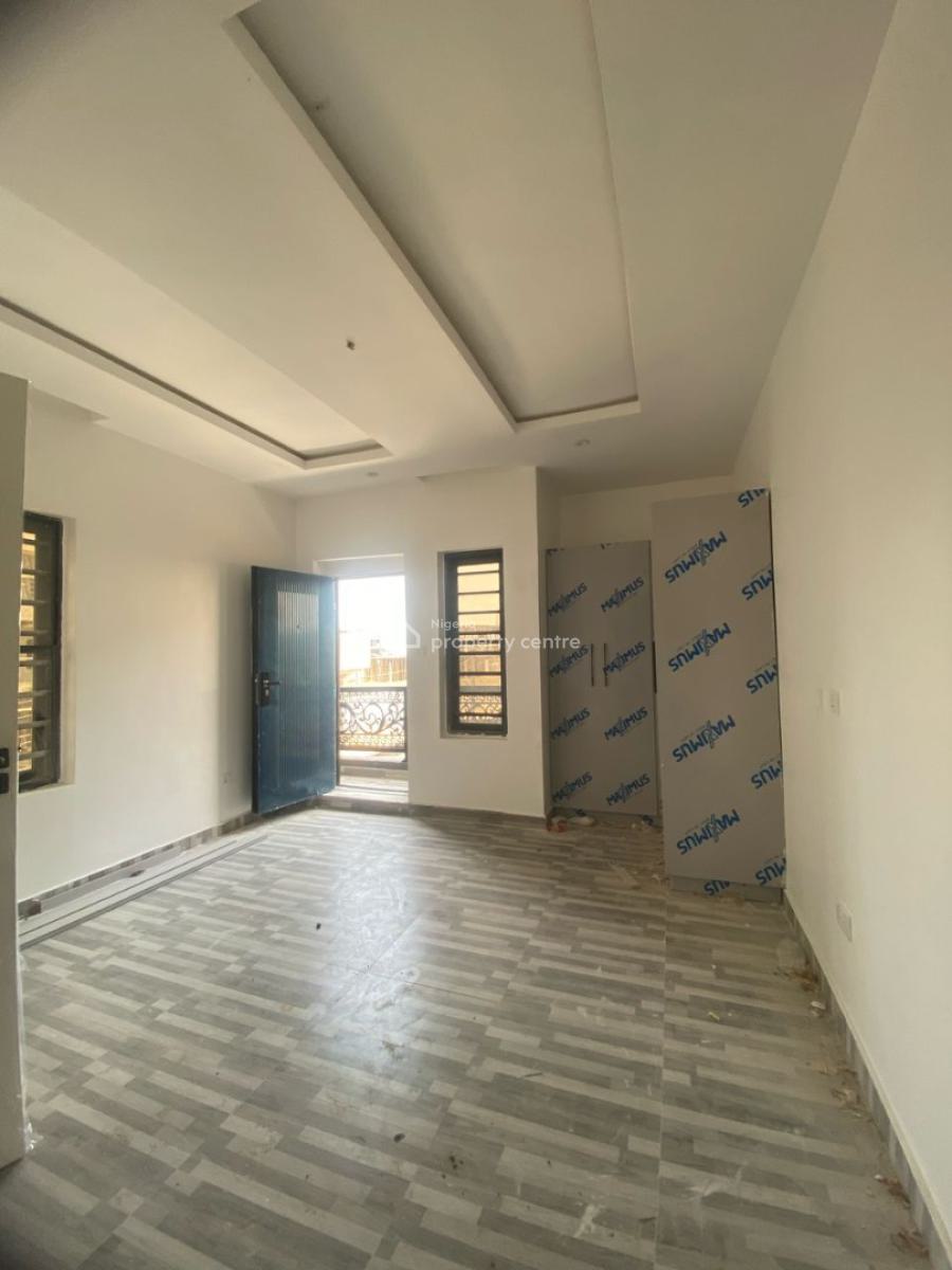 Fully Serviced 2 Bedroom Flat with Bq, Pool and Elevator., Lekki Phase 1, Lekki, Lagos, Flat / Apartment for Sale