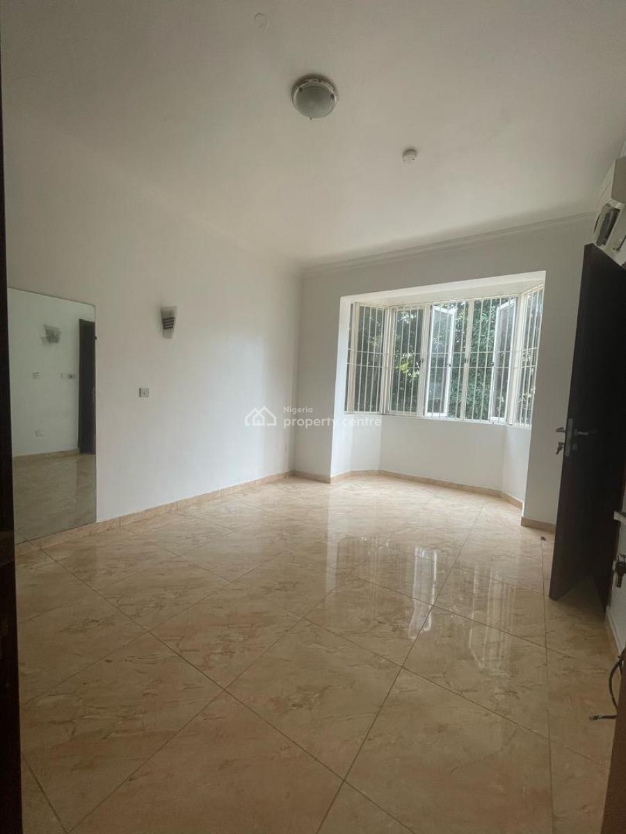 Decent 2 Bedroom Apartment (waterfront), Off Bourdillon Road, Ikoyi, Lagos, Flat / Apartment for Rent
