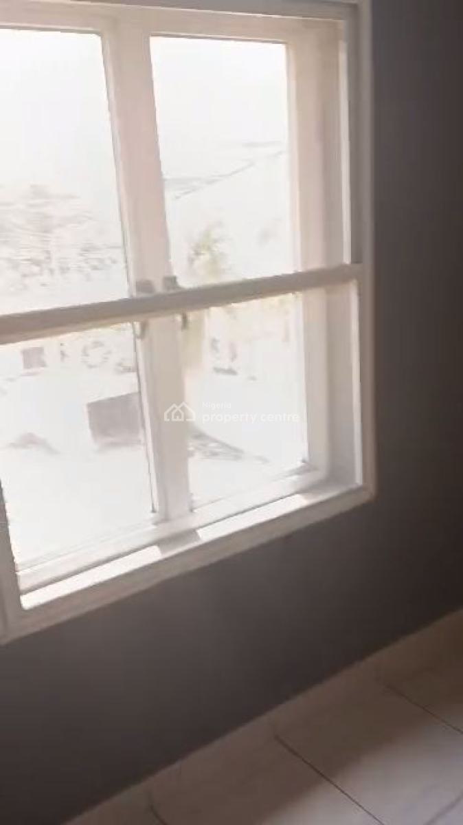 2 Bedroom Apartment Upstairs Video Is Available, 2b Ceaser Close Admiralty Way Lekki Phase 1, Lekki Phase 1, Lekki, Lagos, Flat / Apartment for Rent