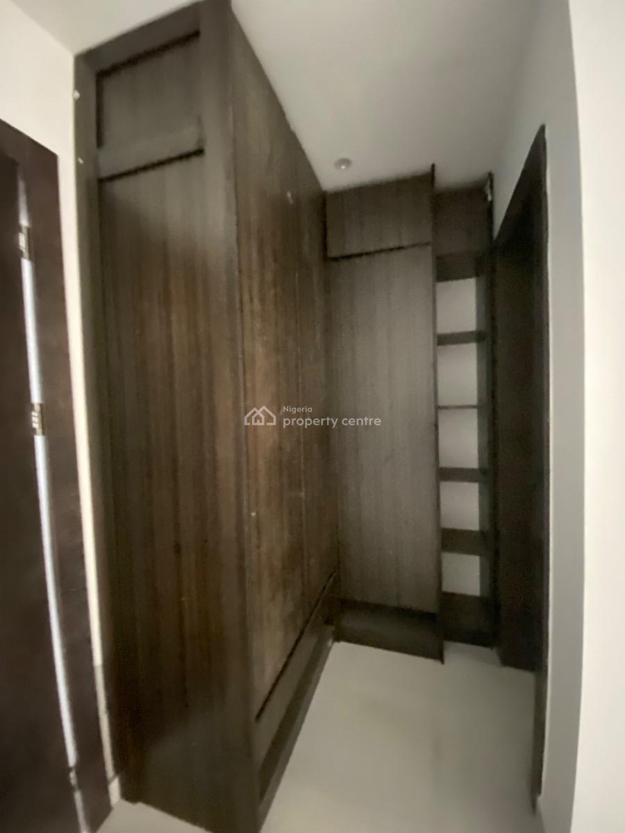 Well Built 2 Bedroom Apartment, Lekki Phase 1, Lekki, Lagos, Flat / Apartment for Rent