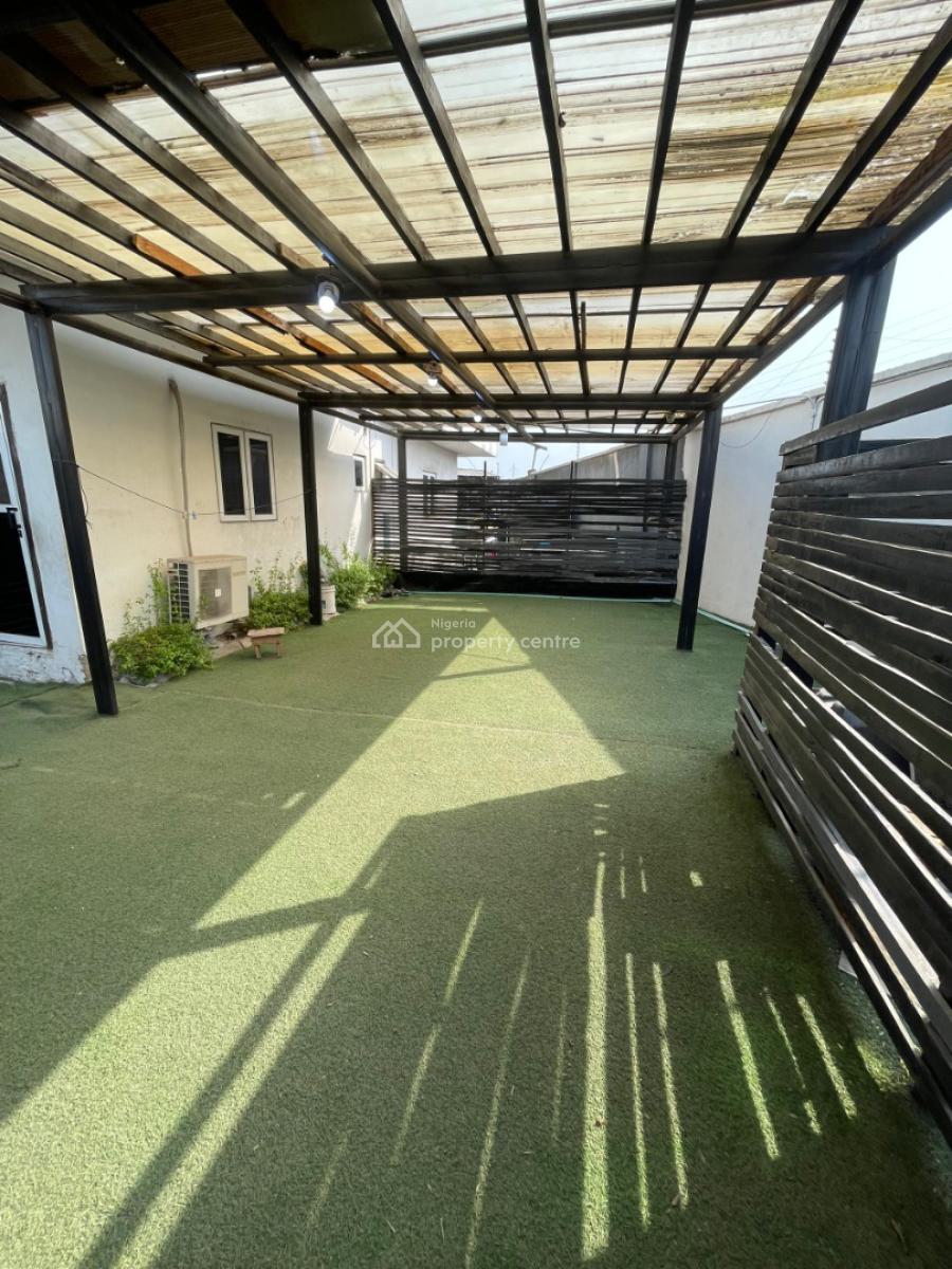Furnished and  Self-serviced Four-bedroom Semi-detached House, Chevron Lekki, Lekki, Lagos, Semi-detached Duplex for Sale