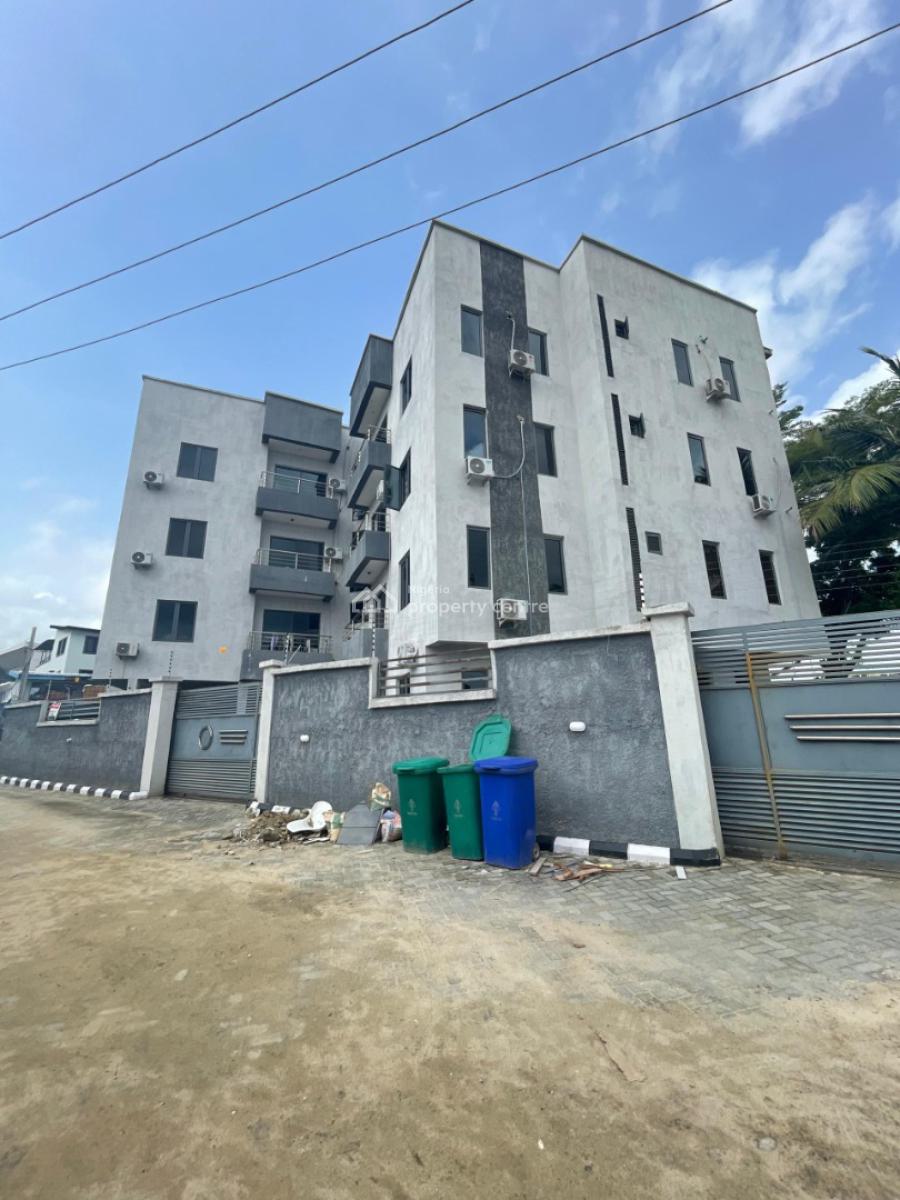 Neatly Built 3 Bedroom Apartment with Spacious Ensuite Rooms, Lekki Phase 1, Lekki, Lagos, Flat / Apartment for Sale