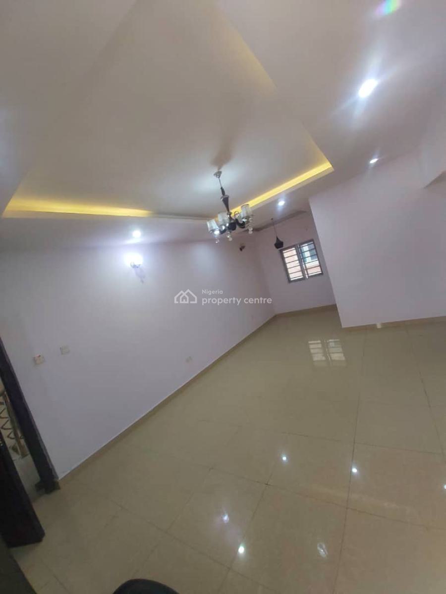 a Standard 2bedroom, Just After Patron Hotel Before Novare Shoprite Ajah, Lekki Phase 2, Lekki, Lagos, Flat / Apartment for Rent